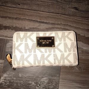 Michael Kors wristlet